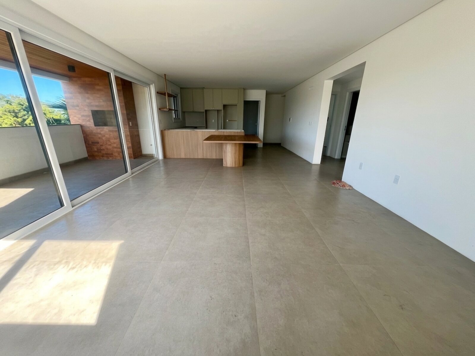 Apartamento 3 dormitórios (1 suíte) com 2 vagas e 150m²