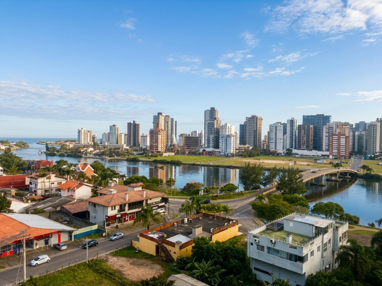 Apartamento 2 dormitórios com suíte e vaga, sol Leste