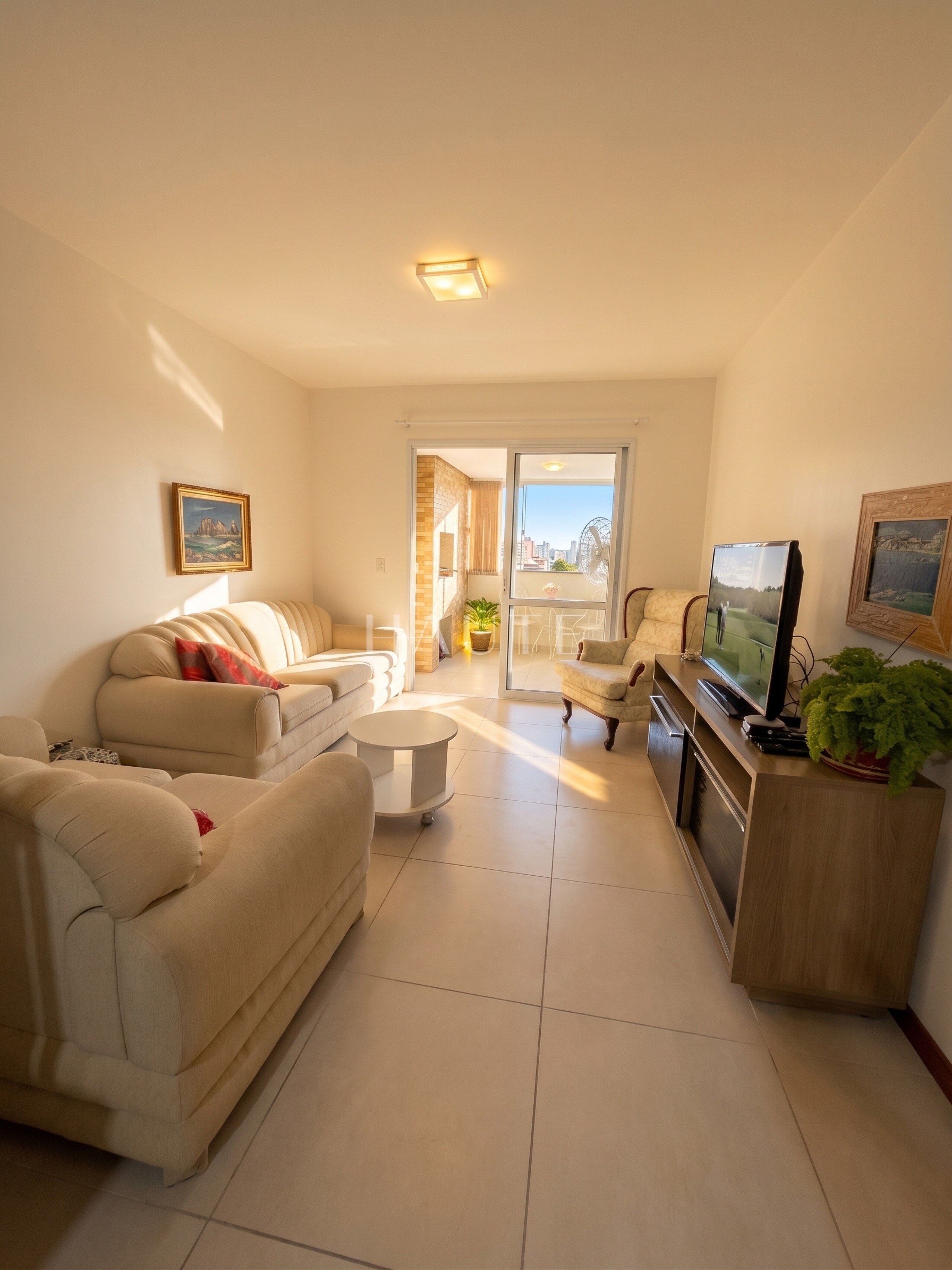 Apartamento 2 dormitórios, 1 suíte, sacada gourmet no Centro