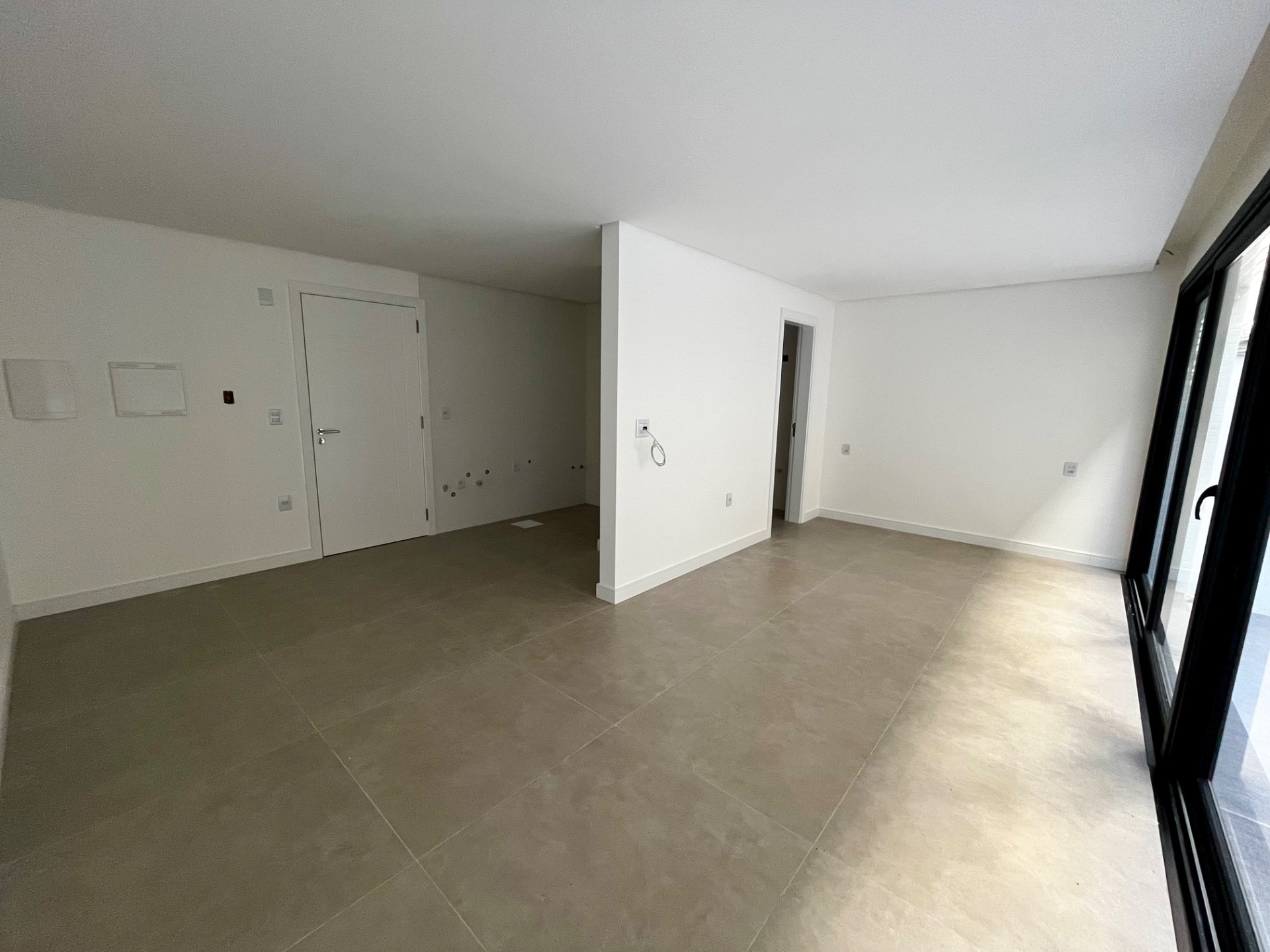 Apartamento 1 dorm com rooftop e piscina no Centro de Torres