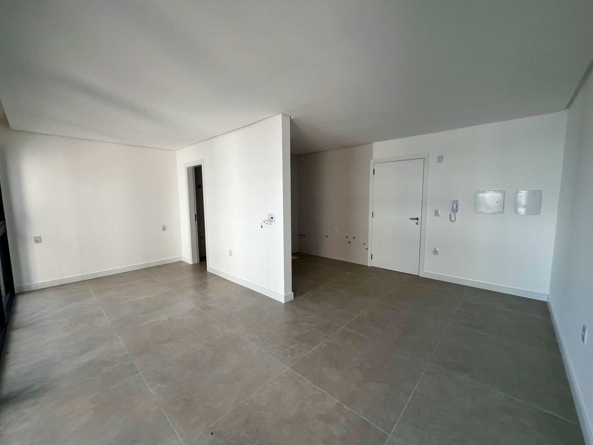 Apartamento 1 dorm com rooftop e piscina — Centro de Torres