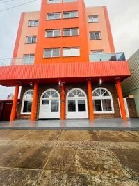 Sala comercial de 97m² no Edifício Anita, amplo espaço