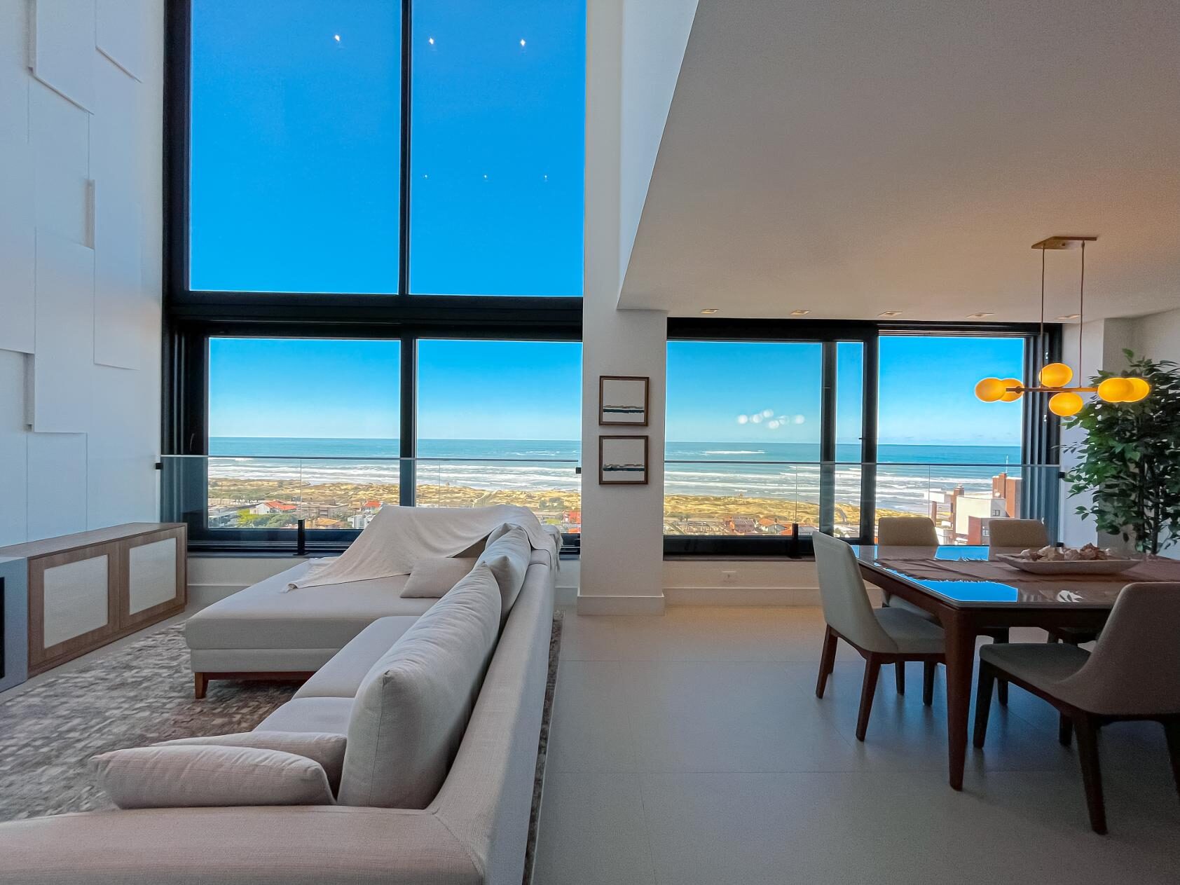 Apartamento 3 suítes no VOGA: alto padrão mobiliado e 158m² em Praia Grande, Torres/RS