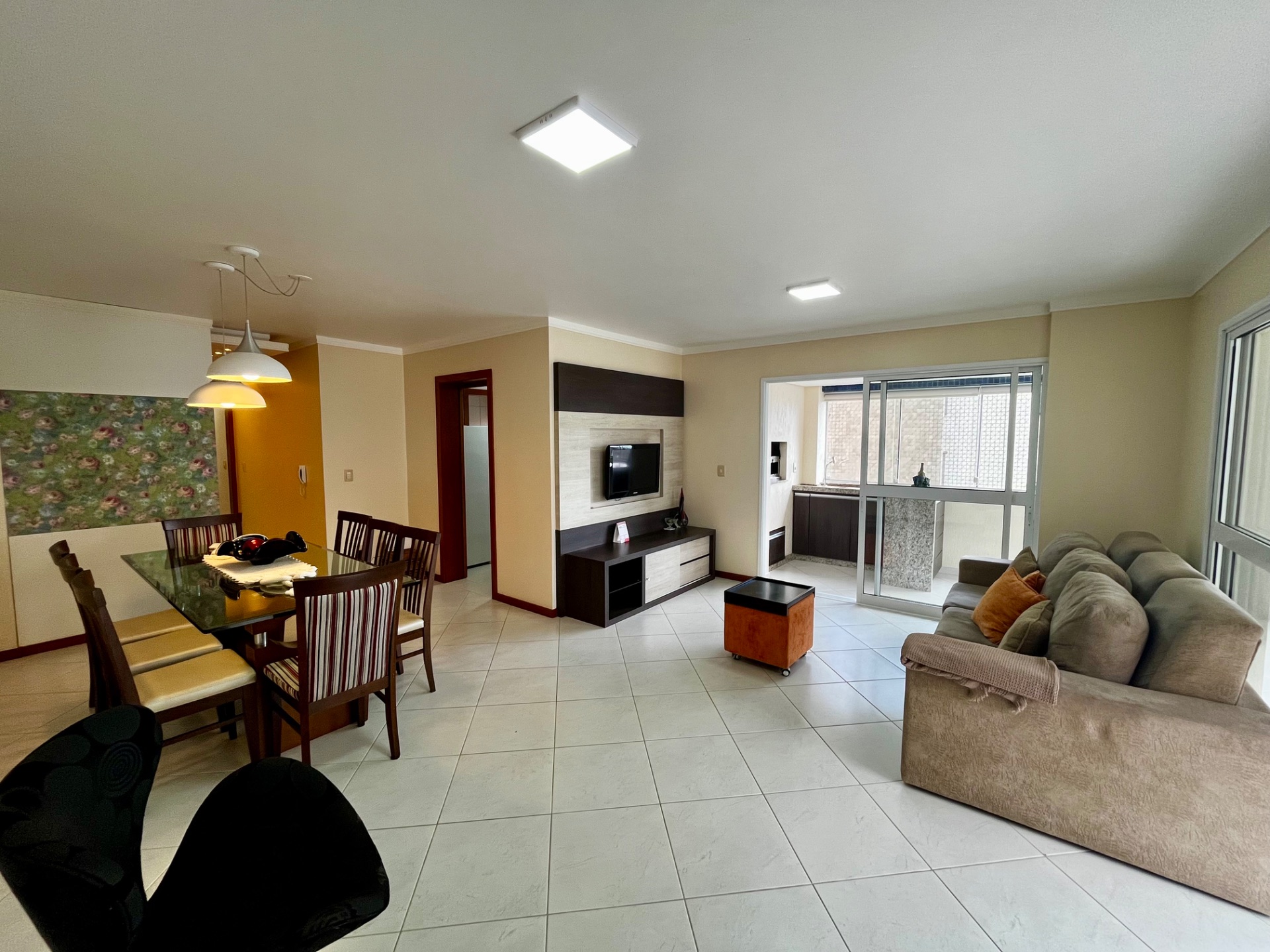 3-bedroom apartment with suite and 2 parking spaces in Edifício Elegance in Praia Grande, Torres/RS