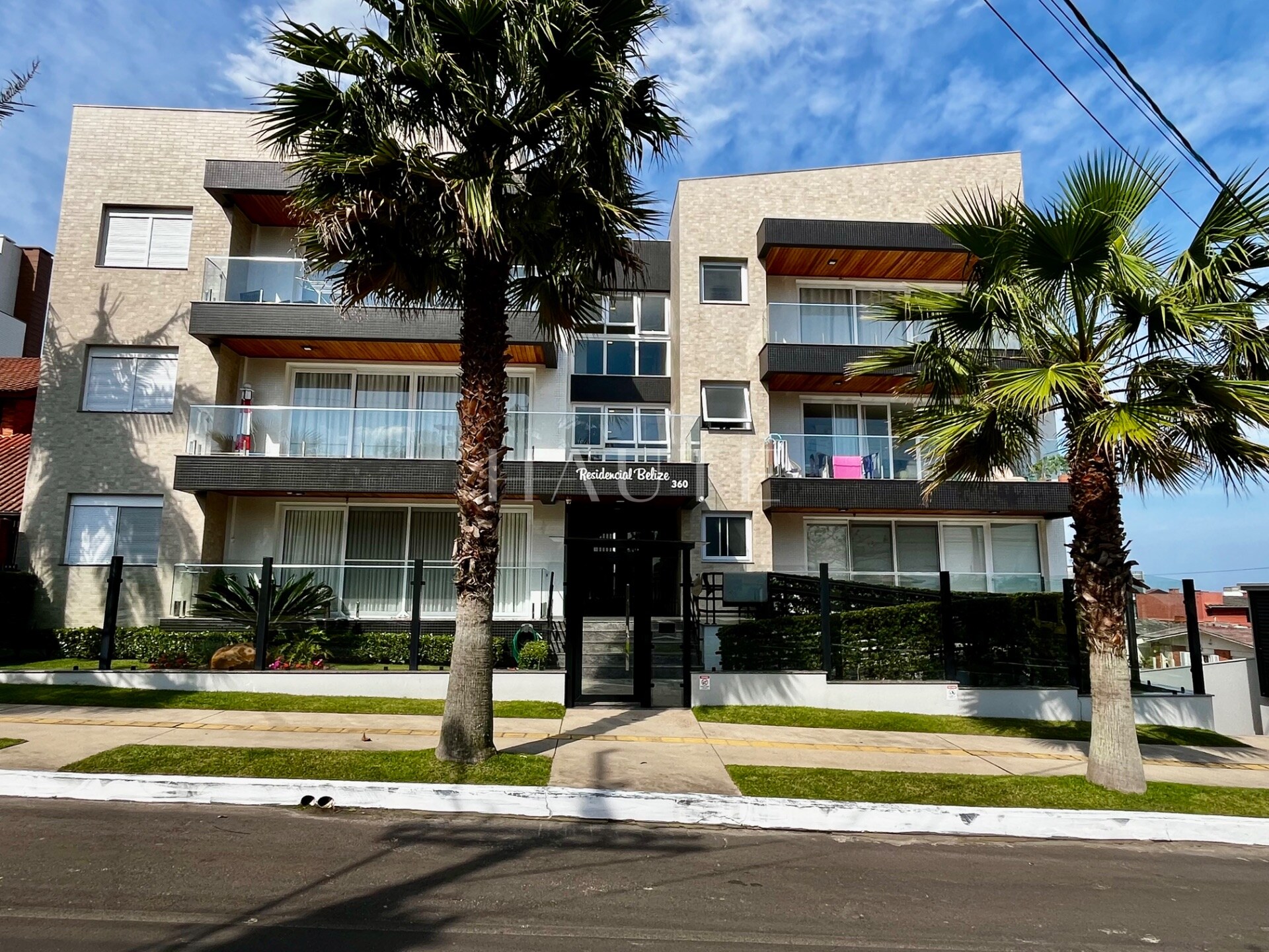 Apartamento 2 dormitórios (1 suíte) com 2 vagas no Belize