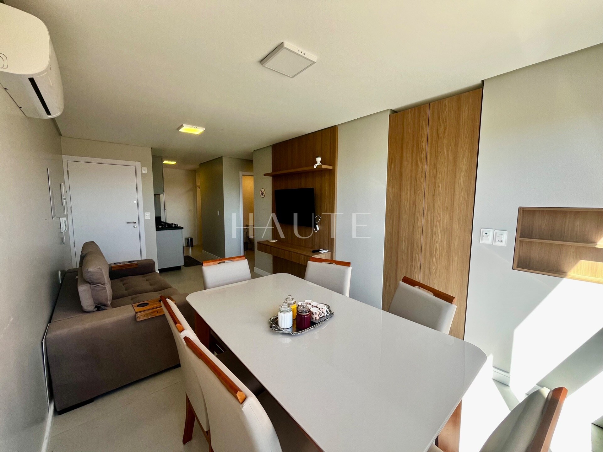 Apartamento 2 dormitórios (1 suíte) com 1 vaga no Giardino