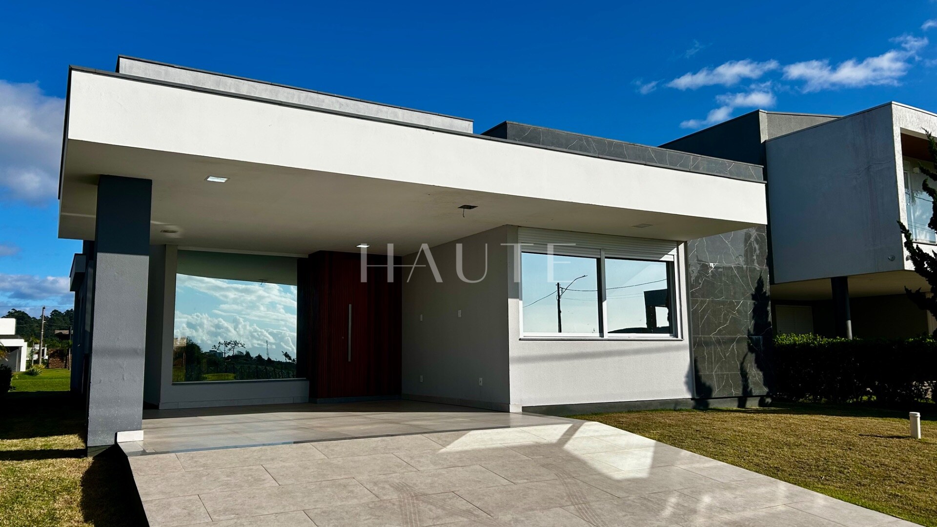 Casa em condomínio com 4 suítes e lazer completo no Reserva das Águas
