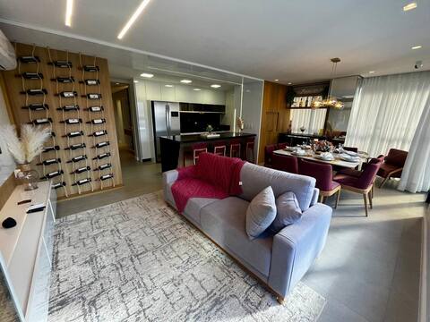 Departamento de 3 dormitorios (1 suite) con 2 plazas y amueblado